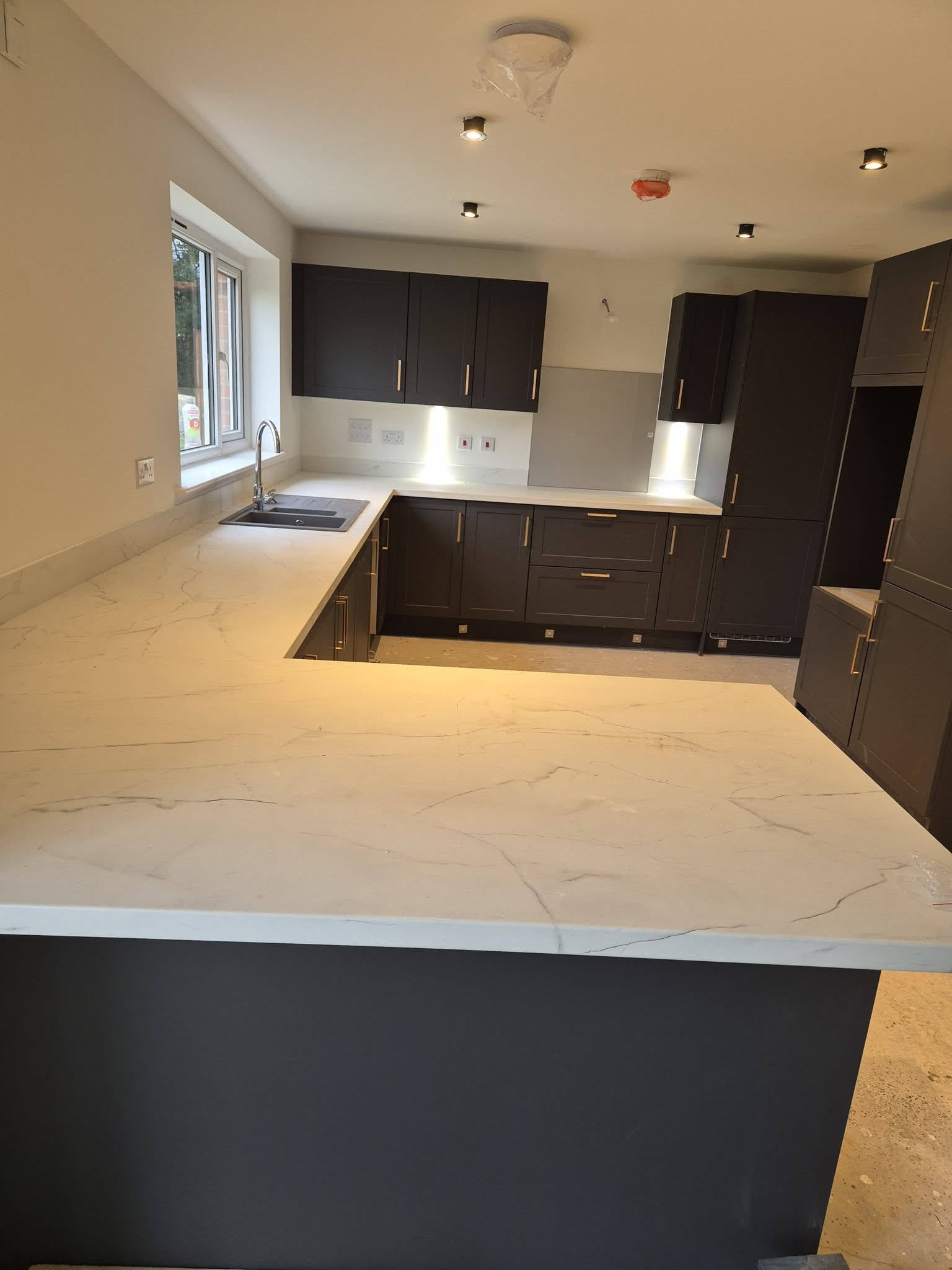 Dark shaker kitchen